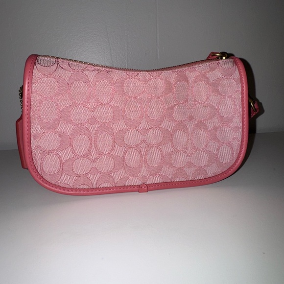 Swinger - Picture 2 of 8